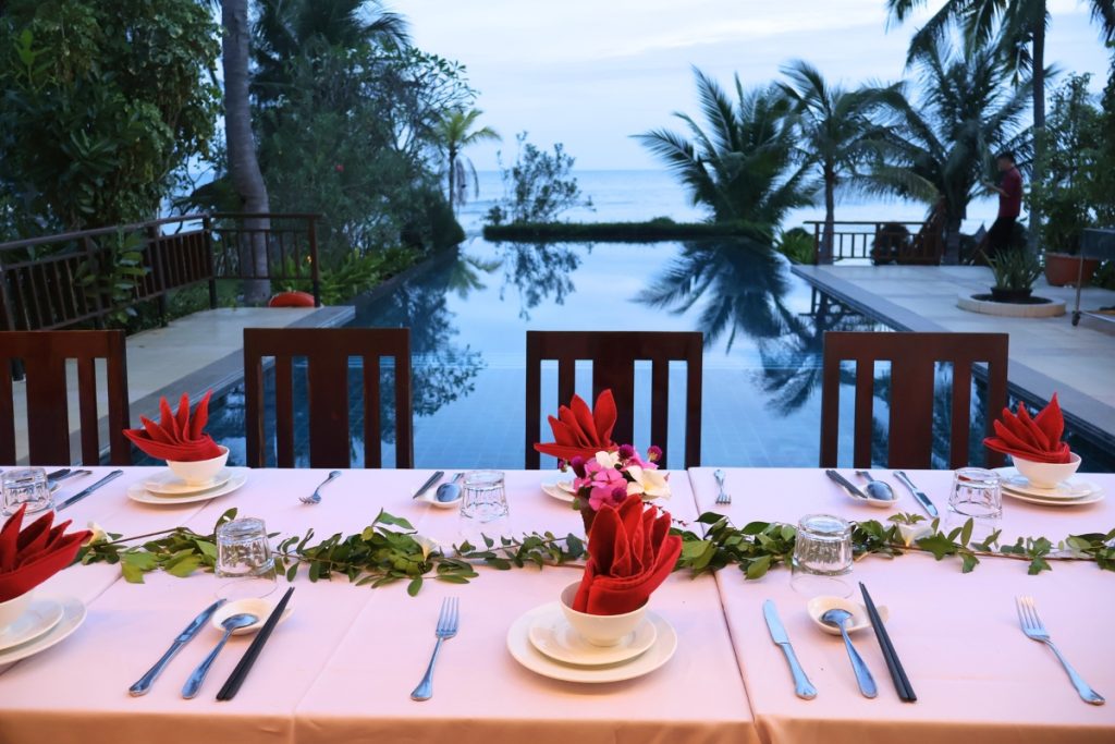 Tropical dining table by pool